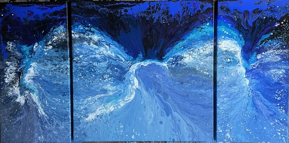 Kraft der Ozeane in der blauen Stunde b